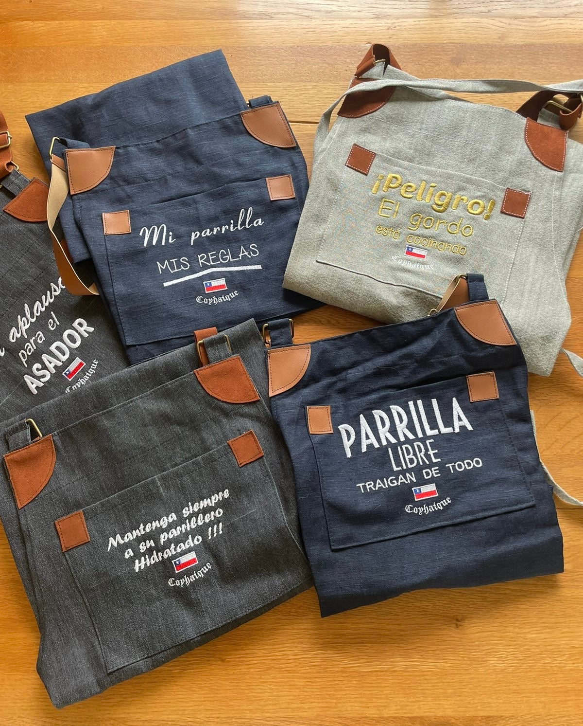 Pechera mezclilla gris oscura: Un Aplauso para el asador!